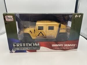 AUTO WORLD The Freedom Brigade Humvee HMMWV 1:18 Scale Die-Cast (D1)
